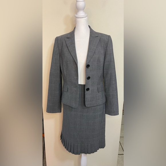 Tahari ASL Women’s 2 Pieces Suit Skirt/ Blazer Wool Blend Gray Plaid Size 6P - Picture 8 of 17